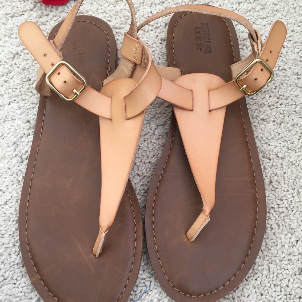 Comfy nude sandals